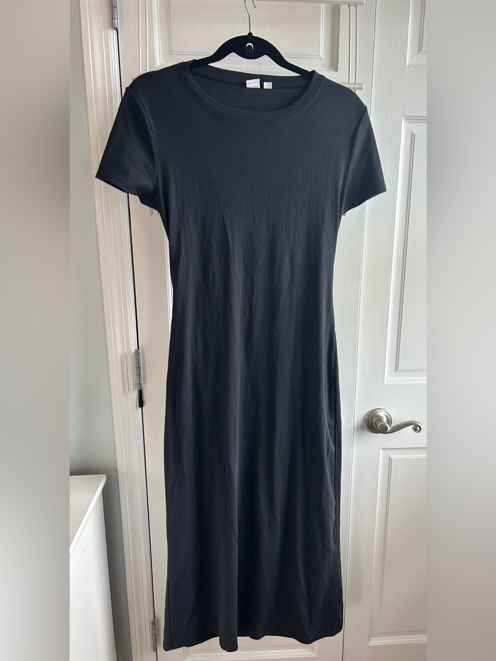 GAP Black Short-Sleeve Midi Dress with Back Cutout - Picture 2 of 5